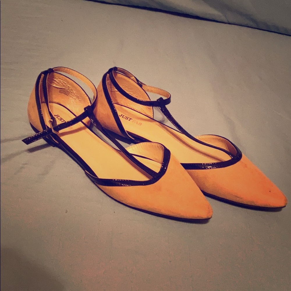 FLASH SALEBeige & Black T-strap pointed Flats👡🖤